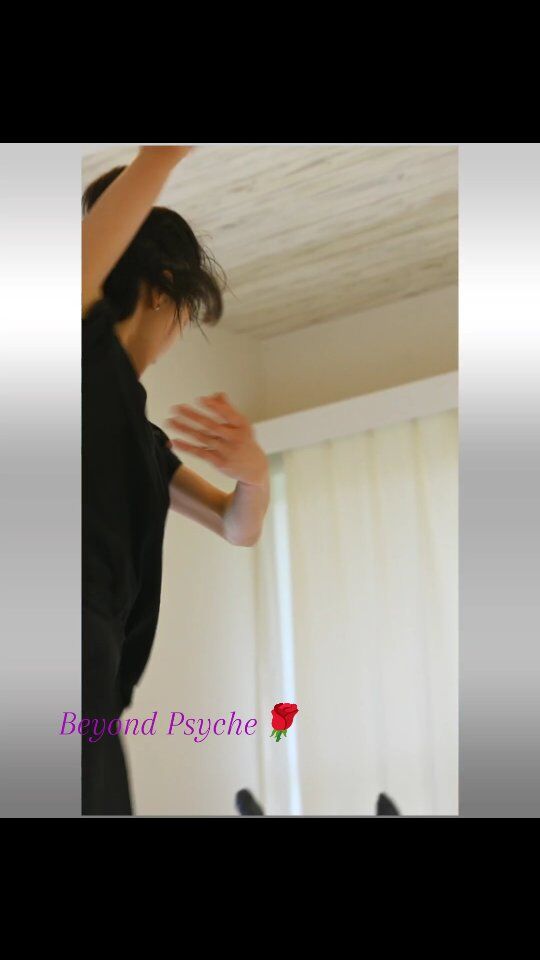 【ソロ作品 Beyond Psyche🌹】

コンテンポラリーバレエダンサー＆振付家 糸原聖美です🌸

ソロ作品のブラッシュアップ。@satoko.hks さんが踊ってくださる作品で、タイトルは「Beyond Psyche」に決まりです✨

また、もうすぐ本チラシの公開もできそうです✨

お楽しみに❣️

Dance: @satoko.hks
Choreography: @sancesatomi
🎥: @okomei.ballet_official , @_comet3_
-----------------------------------------

 ◆秋吉台国際芸術村やまぐちアーティスト支援事業◆
コンテンポラリーバレエ公演『めぐる』2025年夏

■日時：2025年8月2日(土)
■会場：秋吉台国際芸術村
■振付：糸原聖美
■ダンス：竹本悠一郎, 木原萌花, 新村郁絵, 樋笠理子
■演奏：篠崎爽太郎(ヴァイオリン), 永久真衣(ピアノ)
■後援：美祢市、tysテレビ山口、KRY山口放送

🎫チケットはプロフィール欄リンクより☝❣️

#ダンス公演 #舞台芸術 #新作舞台 #めぐる2025 #dance #ダンス #ballet #バレエ #コンテンポラリーバレエ #contemporarydance #山口県 #山口の人と繋がりたい #リハーサル #練習 #rehearsal #秋吉台国際芸術村 #山口県美祢市 #contemporaryballet #山口バレエ #やまぐちアーティスト支援事業 #ソロ