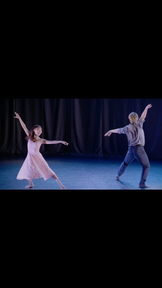 【前回の公演より④📒】

コンテンポラリーバレエダンサー＆振付家 糸原聖美です🌸

前回の横浜公演より『Inside and out』🌹

デュエット作品です。2曲の全く異なった雰囲気の音楽で踊ります💃  内側と外側、内面と外面のを描いています。

Choreography: @sancesatomi
-----------------------------------------

 秋吉台国際芸術村やまぐちアーティスト支援事業
◆コンテンポラリーバレエ公演『めぐる in 山口』◆

■日時：2025年8月2日(土)  14:00~
■会場：秋吉台国際芸術村 コンサートホール
■振付：糸原聖美
■ダンス：竹本悠一郎, 木原萌花, 新村郁絵, 樋笠理子
■演奏：篠崎爽太郎(ヴァイオリン), 永久真衣(ピアノ)
■後援：美祢市、tysテレビ山口、KRY山口放送

🎫チケットはプロフィール欄リンクより☝❣️

#ダンス公演 #舞台芸術 #新作舞台 #めぐる2025 #dance #ダンス #ballet #バレエ #コンテンポラリーバレエ #contemporarydance #山口県 #山口の人と繋がりたい #リハーサル #練習 #rehearsal #秋吉台国際芸術村 #山口県美祢市 #contemporaryballet #山口バレエ #やまぐちアーティスト支援事業